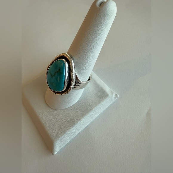 Vintage Sterling Silver Turquoise Statement Ring - Picture 3 of 7